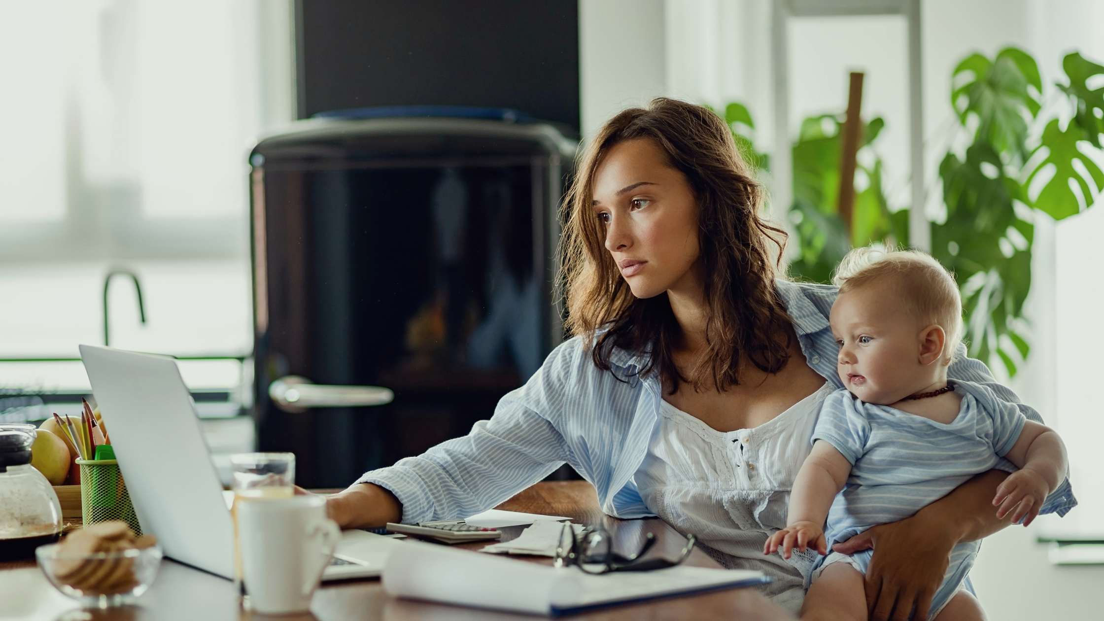 Equilíbrio entre carreira e maternidade morando fora: como gerenciar?